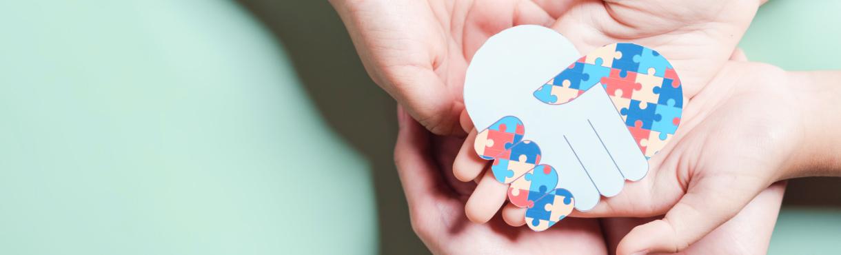 手を取り合っているイメージ画像