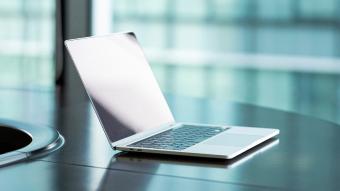 ノートパソコンのイメージ画像