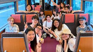 バス車内での写真