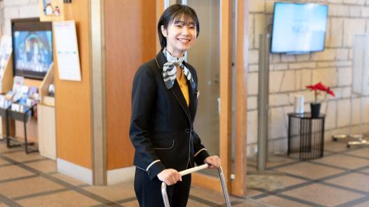 ホテルで実習中の学生