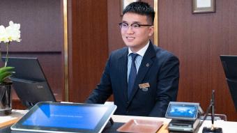 フロントスタッフ