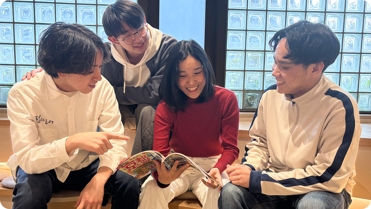 楽しげに話す学生たち